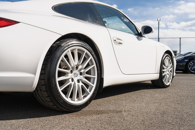 ポルシェ 911(Type997) ｶﾚﾗ　右ﾊﾝﾄﾞﾙ 後期ﾓﾃﾞﾙ ｽﾄｰﾝｸﾞﾚｰﾚｻﾞｰｼｰﾄ ｼｰﾄﾋｰﾀｰ ｸﾗﾘｵﾝﾅﾋﾞ ﾌﾙｾｸﾞTV ｷｾﾉﾝﾗｲﾄ ｵｰﾄｴｱｺﾝ ｽﾎﾟｰﾂﾃﾞｻﾞｲﾝ19ｲﾝﾁAW　2年保証