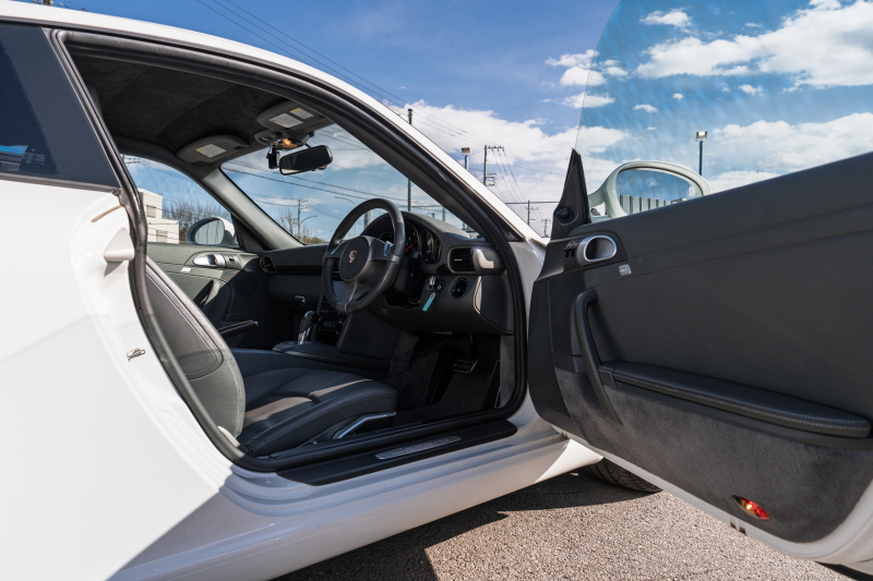 ポルシェ 911(Type997) ｶﾚﾗ　右ﾊﾝﾄﾞﾙ 後期ﾓﾃﾞﾙ ｽﾄｰﾝｸﾞﾚｰﾚｻﾞｰｼｰﾄ ｼｰﾄﾋｰﾀｰ ｸﾗﾘｵﾝﾅﾋﾞ ﾌﾙｾｸﾞTV ｷｾﾉﾝﾗｲﾄ ｵｰﾄｴｱｺﾝ ｽﾎﾟｰﾂﾃﾞｻﾞｲﾝ19ｲﾝﾁAW　2年保証