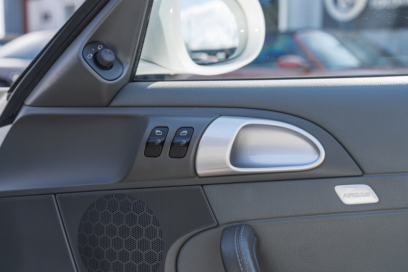 ポルシェ 911(Type997) ｶﾚﾗ　右ﾊﾝﾄﾞﾙ 後期ﾓﾃﾞﾙ ｽﾄｰﾝｸﾞﾚｰﾚｻﾞｰｼｰﾄ ｼｰﾄﾋｰﾀｰ ｸﾗﾘｵﾝﾅﾋﾞ ﾌﾙｾｸﾞTV ｷｾﾉﾝﾗｲﾄ ｵｰﾄｴｱｺﾝ ｽﾎﾟｰﾂﾃﾞｻﾞｲﾝ19ｲﾝﾁAW　2年保証