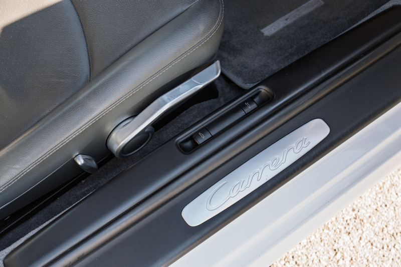 ポルシェ 911(Type997) ｶﾚﾗ　右ﾊﾝﾄﾞﾙ 後期ﾓﾃﾞﾙ ｽﾄｰﾝｸﾞﾚｰﾚｻﾞｰｼｰﾄ ｼｰﾄﾋｰﾀｰ ｸﾗﾘｵﾝﾅﾋﾞ ﾌﾙｾｸﾞTV ｷｾﾉﾝﾗｲﾄ ｵｰﾄｴｱｺﾝ ｽﾎﾟｰﾂﾃﾞｻﾞｲﾝ19ｲﾝﾁAW　2年保証