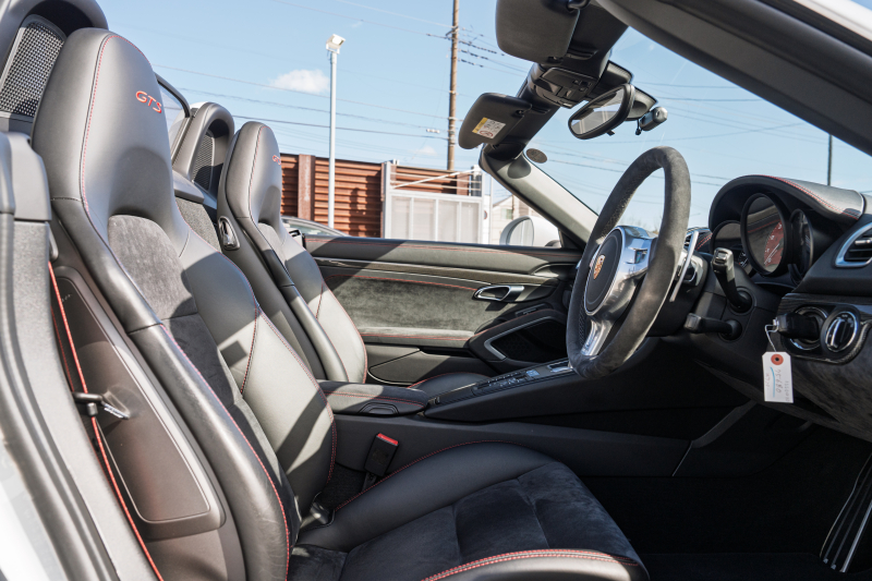 ポルシェ ボクスター(Type981) GTS ｽﾎﾟｰﾂｸﾛﾉPKG　GTSｲﾝﾃﾘｱPKG ｽﾎﾟｰﾂｼｰﾄ･ﾌﾟﾗｽ ﾅﾋﾞTV ｽﾎﾟｰﾂｴｸﾞｿﾞｰｽﾄ PASM PDLS ｽﾎﾟｰﾂﾃﾞｻﾞｲﾝｽﾃｱﾘﾝｸﾞ 電動Dﾐﾗｰ TPM ｶﾚﾗS20ｲﾝﾁAW　2年保証