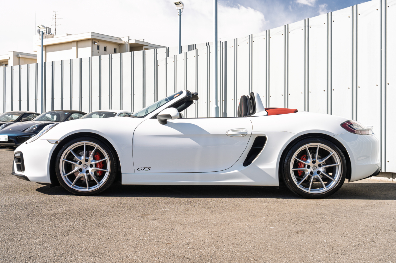 ポルシェ ボクスター(Type981) GTS ｽﾎﾟｰﾂｸﾛﾉPKG　GTSｲﾝﾃﾘｱPKG ｽﾎﾟｰﾂｼｰﾄ･ﾌﾟﾗｽ ﾅﾋﾞTV ｽﾎﾟｰﾂｴｸﾞｿﾞｰｽﾄ PASM PDLS ｽﾎﾟｰﾂﾃﾞｻﾞｲﾝｽﾃｱﾘﾝｸﾞ 電動Dﾐﾗｰ TPM ｶﾚﾗS20ｲﾝﾁAW　2年保証