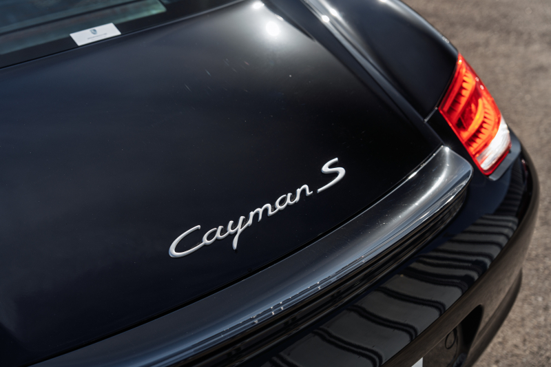 ポルシェ ケイマン(Type987) S　後期ﾓﾃﾞﾙ ｵｰｼｬﾝﾌﾞﾙｰﾊｰﾌﾚｻﾞｰｼｰﾄ ｶﾛｯﾂｪﾘｱﾅﾋﾞTV ｷｾﾉﾝ&ﾀﾞｲﾅﾐｯｸｺｰﾅﾘﾝｸﾞﾗｲﾄ ｵｰﾄｴｱｺﾝ ｹｲﾏﾝS18ｲﾝﾁAW　2年保証