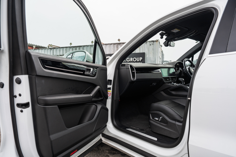 ポルシェ カイエン ﾍﾞｰｽｸﾞﾚｰﾄﾞ　1ｵｰﾅｰ 2019年ﾓﾃﾞﾙ ﾌﾞﾗｯｸﾚｻﾞｰｼｰﾄ PCMﾅﾋﾞ CarPlay ｽﾎﾟｰﾂﾃﾞｻﾞｲﾝｽﾌﾛﾝﾄｴﾌﾟﾛﾝ ｴﾝﾄﾘｰﾄﾞﾗｲﾌﾞ ACC ｱﾗｳﾝﾄﾞﾋﾞｭｰ TPM ｶｲｴﾝ19AW　2年保証