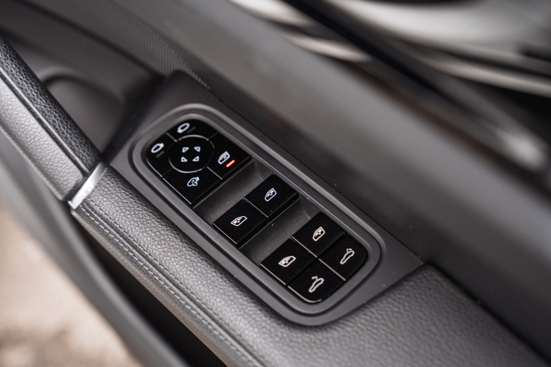 ポルシェ カイエン ﾍﾞｰｽｸﾞﾚｰﾄﾞ　1ｵｰﾅｰ 2019年ﾓﾃﾞﾙ ﾌﾞﾗｯｸﾚｻﾞｰｼｰﾄ PCMﾅﾋﾞ CarPlay ｽﾎﾟｰﾂﾃﾞｻﾞｲﾝｽﾌﾛﾝﾄｴﾌﾟﾛﾝ ｴﾝﾄﾘｰﾄﾞﾗｲﾌﾞ ACC ｱﾗｳﾝﾄﾞﾋﾞｭｰ TPM ｶｲｴﾝ19AW　2年保証