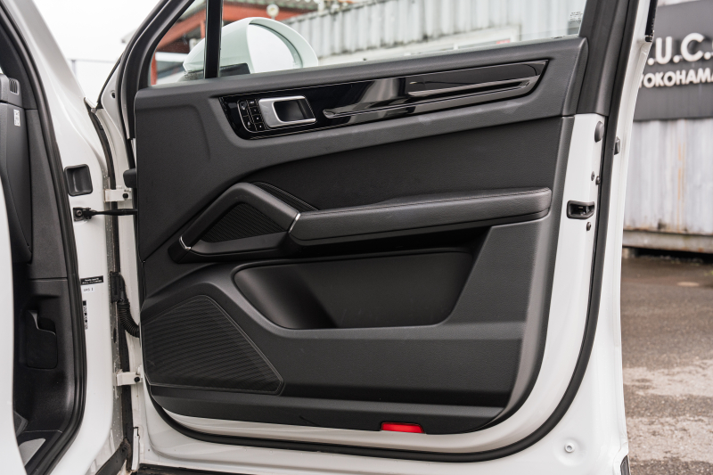 ポルシェ カイエン ﾍﾞｰｽｸﾞﾚｰﾄﾞ　1ｵｰﾅｰ 2019年ﾓﾃﾞﾙ ﾌﾞﾗｯｸﾚｻﾞｰｼｰﾄ PCMﾅﾋﾞ CarPlay ｽﾎﾟｰﾂﾃﾞｻﾞｲﾝｽﾌﾛﾝﾄｴﾌﾟﾛﾝ ｴﾝﾄﾘｰﾄﾞﾗｲﾌﾞ ACC ｱﾗｳﾝﾄﾞﾋﾞｭｰ TPM ｶｲｴﾝ19AW　2年保証