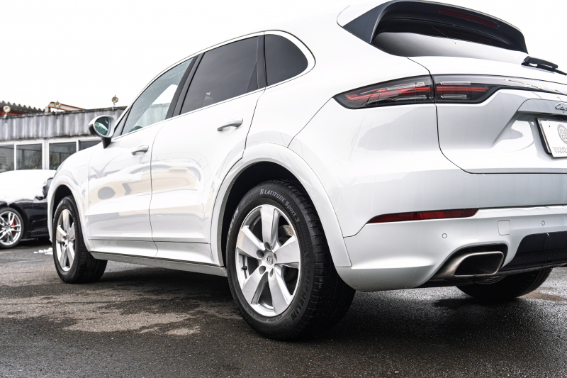 ポルシェ カイエン ﾍﾞｰｽｸﾞﾚｰﾄﾞ　1ｵｰﾅｰ 2019年ﾓﾃﾞﾙ ﾌﾞﾗｯｸﾚｻﾞｰｼｰﾄ PCMﾅﾋﾞ CarPlay ｽﾎﾟｰﾂﾃﾞｻﾞｲﾝｽﾌﾛﾝﾄｴﾌﾟﾛﾝ ｴﾝﾄﾘｰﾄﾞﾗｲﾌﾞ ACC ｱﾗｳﾝﾄﾞﾋﾞｭｰ TPM ｶｲｴﾝ19AW　2年保証