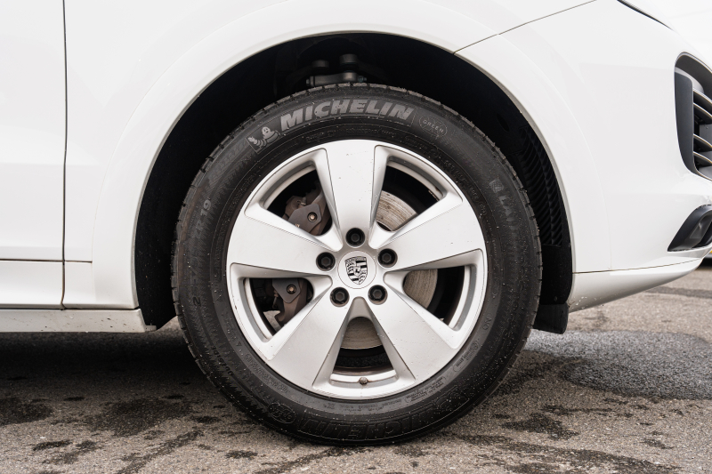 ポルシェ カイエン ﾍﾞｰｽｸﾞﾚｰﾄﾞ　1ｵｰﾅｰ 2019年ﾓﾃﾞﾙ ﾌﾞﾗｯｸﾚｻﾞｰｼｰﾄ PCMﾅﾋﾞ CarPlay ｽﾎﾟｰﾂﾃﾞｻﾞｲﾝｽﾌﾛﾝﾄｴﾌﾟﾛﾝ ｴﾝﾄﾘｰﾄﾞﾗｲﾌﾞ ACC ｱﾗｳﾝﾄﾞﾋﾞｭｰ TPM ｶｲｴﾝ19AW　2年保証