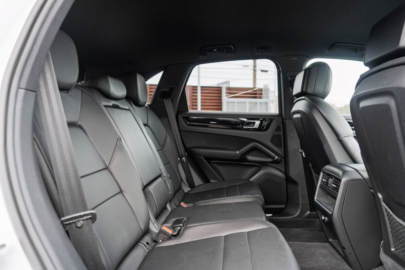 ポルシェ カイエン ﾍﾞｰｽｸﾞﾚｰﾄﾞ　1ｵｰﾅｰ 2019年ﾓﾃﾞﾙ ﾌﾞﾗｯｸﾚｻﾞｰｼｰﾄ PCMﾅﾋﾞ CarPlay ｽﾎﾟｰﾂﾃﾞｻﾞｲﾝｽﾌﾛﾝﾄｴﾌﾟﾛﾝ ｴﾝﾄﾘｰﾄﾞﾗｲﾌﾞ ACC ｱﾗｳﾝﾄﾞﾋﾞｭｰ TPM ｶｲｴﾝ19AW　2年保証