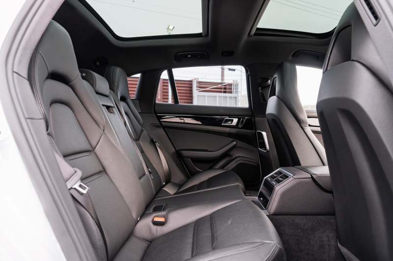 ポルシェ パナメーラ スポーツツーリスモ 4　ﾌﾞﾗｯｸﾚｻﾞｰｼｰﾄ ﾊﾟﾉﾗﾏｻﾝﾙｰﾌ PCMﾅﾋﾞ CayPlay PDLS/LEDﾗｲﾄ PASM/ｴｱｻｽ ｴﾝﾄﾘｰD ACC ﾊﾟﾅﾒｰﾗﾀｰﾎﾞ20ｲﾝﾁAW　2年保証