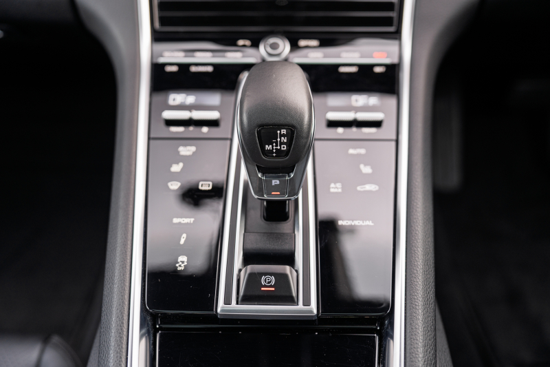 ポルシェ パナメーラ スポーツツーリスモ 4　ﾌﾞﾗｯｸﾚｻﾞｰｼｰﾄ ﾊﾟﾉﾗﾏｻﾝﾙｰﾌ PCMﾅﾋﾞ CayPlay PDLS/LEDﾗｲﾄ PASM/ｴｱｻｽ ｴﾝﾄﾘｰD ACC ﾊﾟﾅﾒｰﾗﾀｰﾎﾞ20ｲﾝﾁAW　2年保証