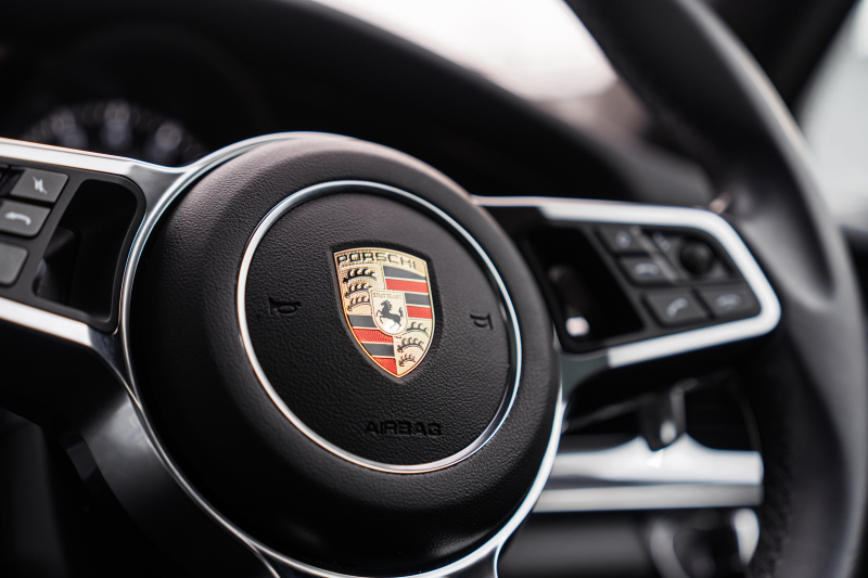 ポルシェ パナメーラ スポーツツーリスモ 4　ﾌﾞﾗｯｸﾚｻﾞｰｼｰﾄ ﾊﾟﾉﾗﾏｻﾝﾙｰﾌ PCMﾅﾋﾞ CayPlay PDLS/LEDﾗｲﾄ PASM/ｴｱｻｽ ｴﾝﾄﾘｰD ACC ﾊﾟﾅﾒｰﾗﾀｰﾎﾞ20ｲﾝﾁAW　2年保証