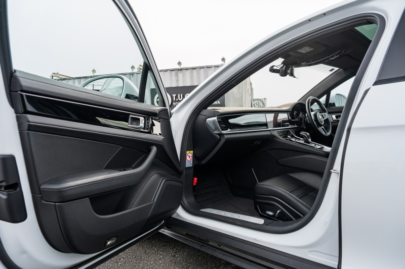 ポルシェ パナメーラ スポーツツーリスモ 4　ﾌﾞﾗｯｸﾚｻﾞｰｼｰﾄ ﾊﾟﾉﾗﾏｻﾝﾙｰﾌ PCMﾅﾋﾞ CayPlay PDLS/LEDﾗｲﾄ PASM/ｴｱｻｽ ｴﾝﾄﾘｰD ACC ﾊﾟﾅﾒｰﾗﾀｰﾎﾞ20ｲﾝﾁAW　2年保証