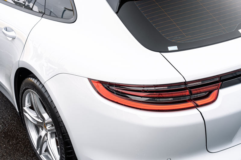 ポルシェ パナメーラ スポーツツーリスモ 4　ﾌﾞﾗｯｸﾚｻﾞｰｼｰﾄ ﾊﾟﾉﾗﾏｻﾝﾙｰﾌ PCMﾅﾋﾞ CayPlay PDLS/LEDﾗｲﾄ PASM/ｴｱｻｽ ｴﾝﾄﾘｰD ACC ﾊﾟﾅﾒｰﾗﾀｰﾎﾞ20ｲﾝﾁAW　2年保証