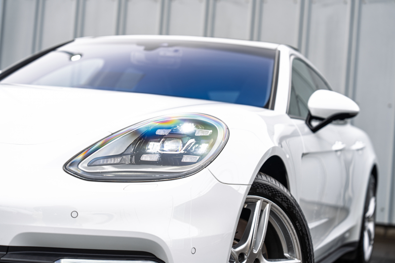 ポルシェ パナメーラ スポーツツーリスモ 4　ﾌﾞﾗｯｸﾚｻﾞｰｼｰﾄ ﾊﾟﾉﾗﾏｻﾝﾙｰﾌ PCMﾅﾋﾞ CayPlay PDLS/LEDﾗｲﾄ PASM/ｴｱｻｽ ｴﾝﾄﾘｰD ACC ﾊﾟﾅﾒｰﾗﾀｰﾎﾞ20ｲﾝﾁAW　2年保証