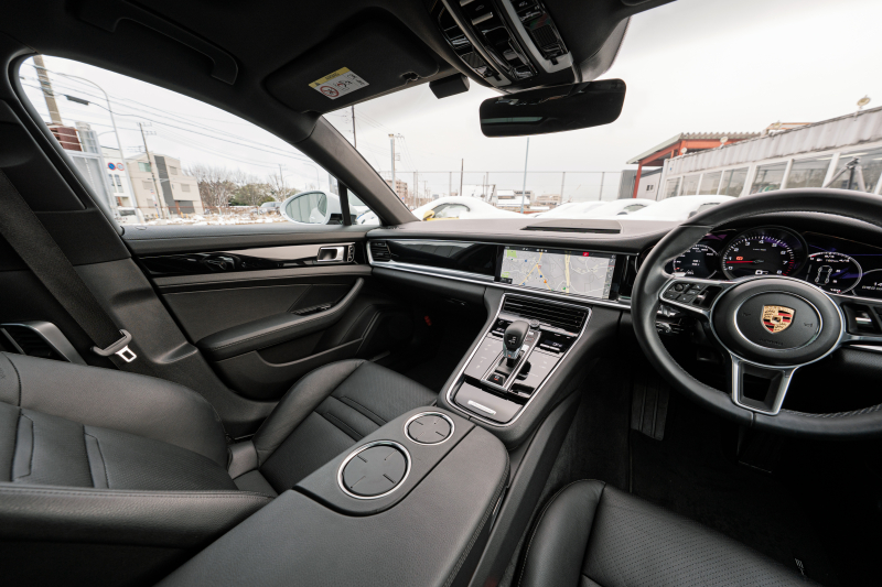 ポルシェ パナメーラ スポーツツーリスモ 4　ﾌﾞﾗｯｸﾚｻﾞｰｼｰﾄ ﾊﾟﾉﾗﾏｻﾝﾙｰﾌ PCMﾅﾋﾞ CayPlay PDLS/LEDﾗｲﾄ PASM/ｴｱｻｽ ｴﾝﾄﾘｰD ACC ﾊﾟﾅﾒｰﾗﾀｰﾎﾞ20ｲﾝﾁAW　2年保証
