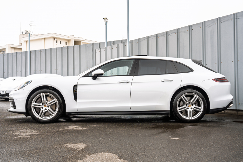 ポルシェ パナメーラ スポーツツーリスモ 4　ﾌﾞﾗｯｸﾚｻﾞｰｼｰﾄ ﾊﾟﾉﾗﾏｻﾝﾙｰﾌ PCMﾅﾋﾞ CayPlay PDLS/LEDﾗｲﾄ PASM/ｴｱｻｽ ｴﾝﾄﾘｰD ACC ﾊﾟﾅﾒｰﾗﾀｰﾎﾞ20ｲﾝﾁAW　2年保証