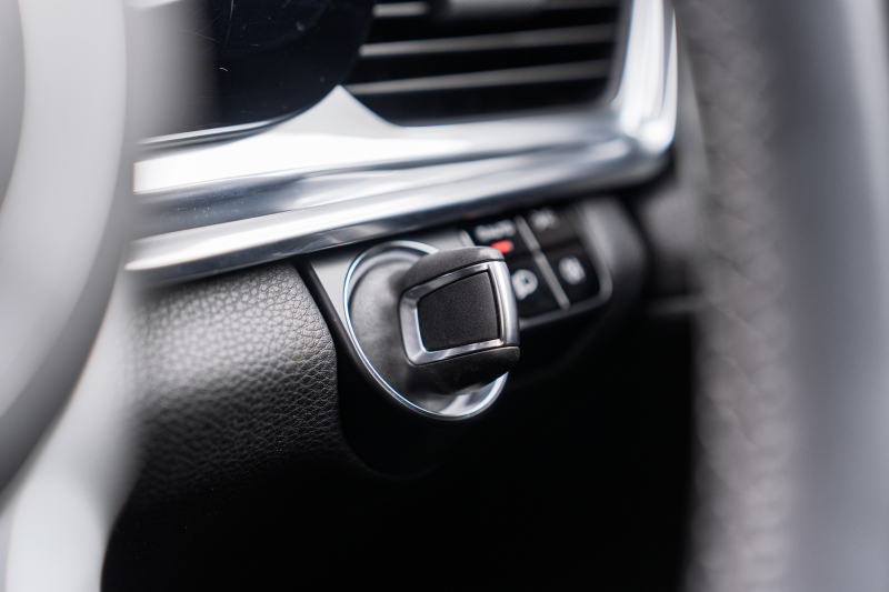 ポルシェ パナメーラ スポーツツーリスモ 4　ﾌﾞﾗｯｸﾚｻﾞｰｼｰﾄ ﾊﾟﾉﾗﾏｻﾝﾙｰﾌ PCMﾅﾋﾞ CayPlay PDLS/LEDﾗｲﾄ PASM/ｴｱｻｽ ｴﾝﾄﾘｰD ACC ﾊﾟﾅﾒｰﾗﾀｰﾎﾞ20ｲﾝﾁAW　2年保証