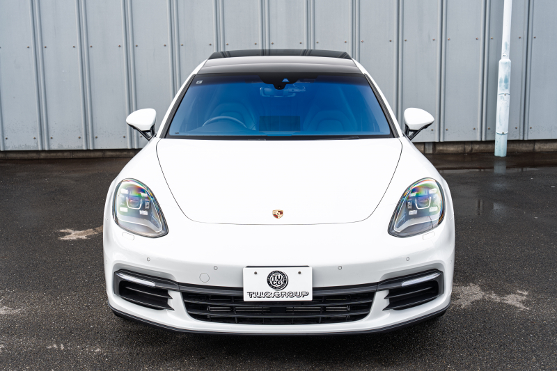 ポルシェ パナメーラ スポーツツーリスモ 4　ﾌﾞﾗｯｸﾚｻﾞｰｼｰﾄ ﾊﾟﾉﾗﾏｻﾝﾙｰﾌ PCMﾅﾋﾞ CayPlay PDLS/LEDﾗｲﾄ PASM/ｴｱｻｽ ｴﾝﾄﾘｰD ACC ﾊﾟﾅﾒｰﾗﾀｰﾎﾞ20ｲﾝﾁAW　2年保証