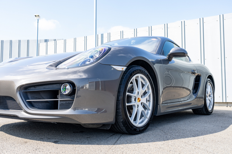 ポルシェ ケイマン(Type981) ﾍﾞｰｽｸﾞﾚｰﾄﾞ　ﾌﾞﾗｯｸﾊｰﾌﾚｻﾞｰｼｰﾄ ｼｰﾄﾋｰﾀｰ ﾅﾋﾞTV ｽﾎﾟｰﾂﾃﾞｻﾞｲﾝｽﾃｱﾘﾝｸﾞ PDLS 電動Dﾐﾗｰ ｵｰﾄｴｱｺﾝ ｹｲﾏﾝ18ｲﾝﾁAW　2年保証