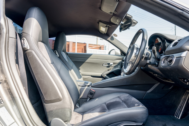 ポルシェ ケイマン(Type981) ﾍﾞｰｽｸﾞﾚｰﾄﾞ　ﾌﾞﾗｯｸﾊｰﾌﾚｻﾞｰｼｰﾄ ｼｰﾄﾋｰﾀｰ ﾅﾋﾞTV ｽﾎﾟｰﾂﾃﾞｻﾞｲﾝｽﾃｱﾘﾝｸﾞ PDLS 電動Dﾐﾗｰ ｵｰﾄｴｱｺﾝ ｹｲﾏﾝ18ｲﾝﾁAW　2年保証