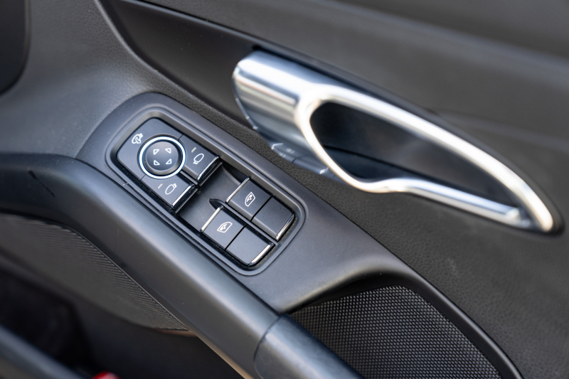 ポルシェ ケイマン(Type981) ﾍﾞｰｽｸﾞﾚｰﾄﾞ　ﾌﾞﾗｯｸﾊｰﾌﾚｻﾞｰｼｰﾄ ｼｰﾄﾋｰﾀｰ ﾅﾋﾞTV ｽﾎﾟｰﾂﾃﾞｻﾞｲﾝｽﾃｱﾘﾝｸﾞ PDLS 電動Dﾐﾗｰ ｵｰﾄｴｱｺﾝ ｹｲﾏﾝ18ｲﾝﾁAW　2年保証