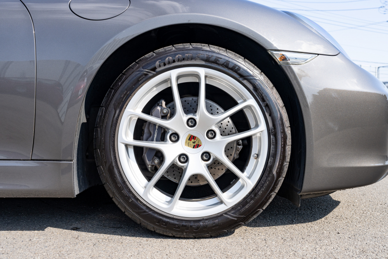 ポルシェ ケイマン(Type981) ﾍﾞｰｽｸﾞﾚｰﾄﾞ　ﾌﾞﾗｯｸﾊｰﾌﾚｻﾞｰｼｰﾄ ｼｰﾄﾋｰﾀｰ ﾅﾋﾞTV ｽﾎﾟｰﾂﾃﾞｻﾞｲﾝｽﾃｱﾘﾝｸﾞ PDLS 電動Dﾐﾗｰ ｵｰﾄｴｱｺﾝ ｹｲﾏﾝ18ｲﾝﾁAW　2年保証