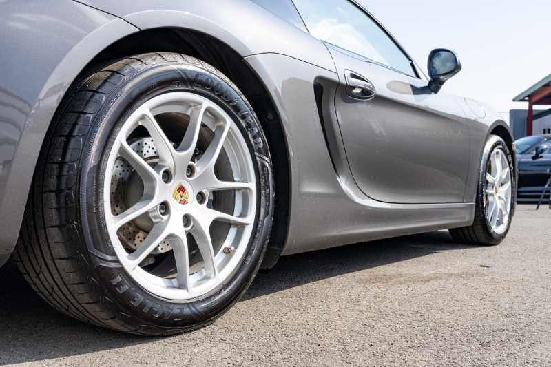 ポルシェ ケイマン(Type981) ﾍﾞｰｽｸﾞﾚｰﾄﾞ　ﾌﾞﾗｯｸﾊｰﾌﾚｻﾞｰｼｰﾄ ｼｰﾄﾋｰﾀｰ ﾅﾋﾞTV ｽﾎﾟｰﾂﾃﾞｻﾞｲﾝｽﾃｱﾘﾝｸﾞ PDLS 電動Dﾐﾗｰ ｵｰﾄｴｱｺﾝ ｹｲﾏﾝ18ｲﾝﾁAW　2年保証