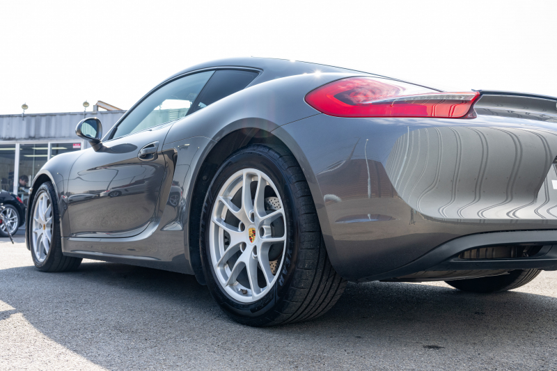 ポルシェ ケイマン(Type981) ﾍﾞｰｽｸﾞﾚｰﾄﾞ　ﾌﾞﾗｯｸﾊｰﾌﾚｻﾞｰｼｰﾄ ｼｰﾄﾋｰﾀｰ ﾅﾋﾞTV ｽﾎﾟｰﾂﾃﾞｻﾞｲﾝｽﾃｱﾘﾝｸﾞ PDLS 電動Dﾐﾗｰ ｵｰﾄｴｱｺﾝ ｹｲﾏﾝ18ｲﾝﾁAW　2年保証