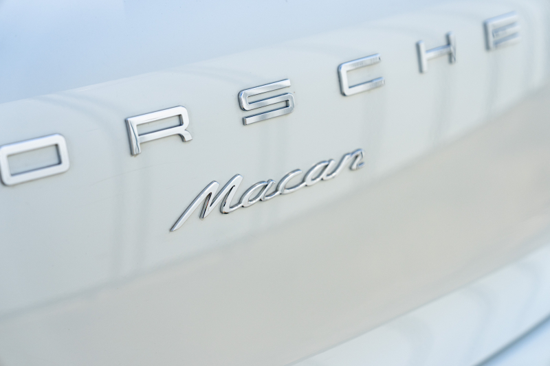 ポルシェ マカン ﾍﾞｰｽｸﾞﾚｰﾄﾞ　2017年ﾓﾃﾞﾙ ｱｹﾞｰﾄｸﾞﾚｰﾊｰﾌﾚｻﾞｰｼｰﾄ PCMﾅﾋﾞ ﾊﾟｰｸｱｼｽﾄ TPM ｸﾙｰｽﾞｺﾝﾄﾛｰﾙ ﾙｰﾌﾚｰﾙ ｵｰﾄﾃｰﾙｹﾞｰﾄ LDW ｶﾗｰｸﾚｽﾄｷｬｯﾌﾟ ﾏｶﾝﾀｰﾎﾞ19ｲﾝﾁAW　2年保証