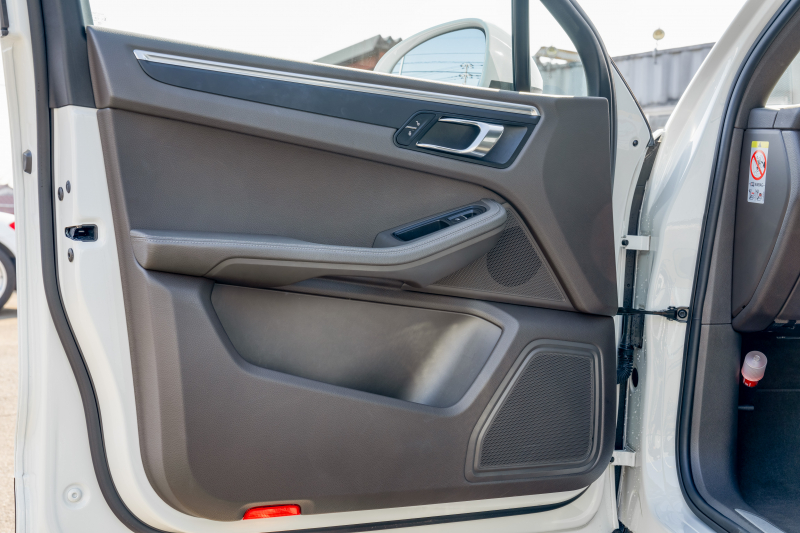 ポルシェ マカン ﾍﾞｰｽｸﾞﾚｰﾄﾞ　2017年ﾓﾃﾞﾙ ｱｹﾞｰﾄｸﾞﾚｰﾊｰﾌﾚｻﾞｰｼｰﾄ PCMﾅﾋﾞ ﾊﾟｰｸｱｼｽﾄ TPM ｸﾙｰｽﾞｺﾝﾄﾛｰﾙ ﾙｰﾌﾚｰﾙ ｵｰﾄﾃｰﾙｹﾞｰﾄ LDW ｶﾗｰｸﾚｽﾄｷｬｯﾌﾟ ﾏｶﾝﾀｰﾎﾞ19ｲﾝﾁAW　2年保証