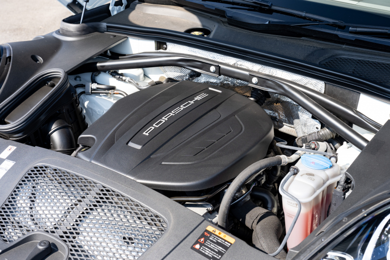 ポルシェ マカン ﾍﾞｰｽｸﾞﾚｰﾄﾞ　2017年ﾓﾃﾞﾙ ｱｹﾞｰﾄｸﾞﾚｰﾊｰﾌﾚｻﾞｰｼｰﾄ PCMﾅﾋﾞ ﾊﾟｰｸｱｼｽﾄ TPM ｸﾙｰｽﾞｺﾝﾄﾛｰﾙ ﾙｰﾌﾚｰﾙ ｵｰﾄﾃｰﾙｹﾞｰﾄ LDW ｶﾗｰｸﾚｽﾄｷｬｯﾌﾟ ﾏｶﾝﾀｰﾎﾞ19ｲﾝﾁAW　2年保証