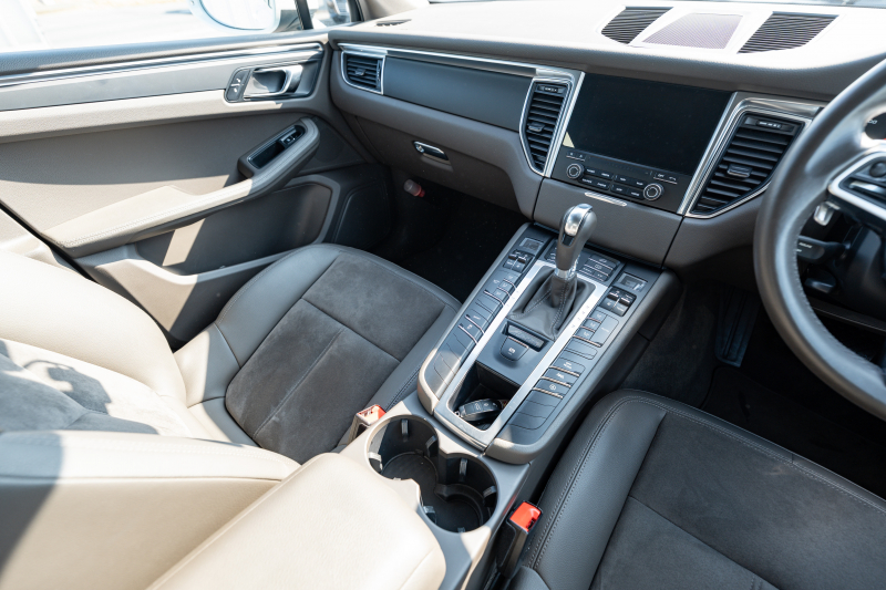 ポルシェ マカン ﾍﾞｰｽｸﾞﾚｰﾄﾞ　2017年ﾓﾃﾞﾙ ｱｹﾞｰﾄｸﾞﾚｰﾊｰﾌﾚｻﾞｰｼｰﾄ PCMﾅﾋﾞ ﾊﾟｰｸｱｼｽﾄ TPM ｸﾙｰｽﾞｺﾝﾄﾛｰﾙ ﾙｰﾌﾚｰﾙ ｵｰﾄﾃｰﾙｹﾞｰﾄ LDW ｶﾗｰｸﾚｽﾄｷｬｯﾌﾟ ﾏｶﾝﾀｰﾎﾞ19ｲﾝﾁAW　2年保証