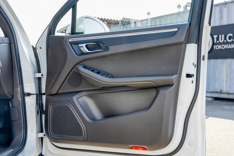 ポルシェ マカン ﾍﾞｰｽｸﾞﾚｰﾄﾞ　2017年ﾓﾃﾞﾙ ｱｹﾞｰﾄｸﾞﾚｰﾊｰﾌﾚｻﾞｰｼｰﾄ PCMﾅﾋﾞ ﾊﾟｰｸｱｼｽﾄ TPM ｸﾙｰｽﾞｺﾝﾄﾛｰﾙ ﾙｰﾌﾚｰﾙ ｵｰﾄﾃｰﾙｹﾞｰﾄ LDW ｶﾗｰｸﾚｽﾄｷｬｯﾌﾟ ﾏｶﾝﾀｰﾎﾞ19ｲﾝﾁAW　2年保証