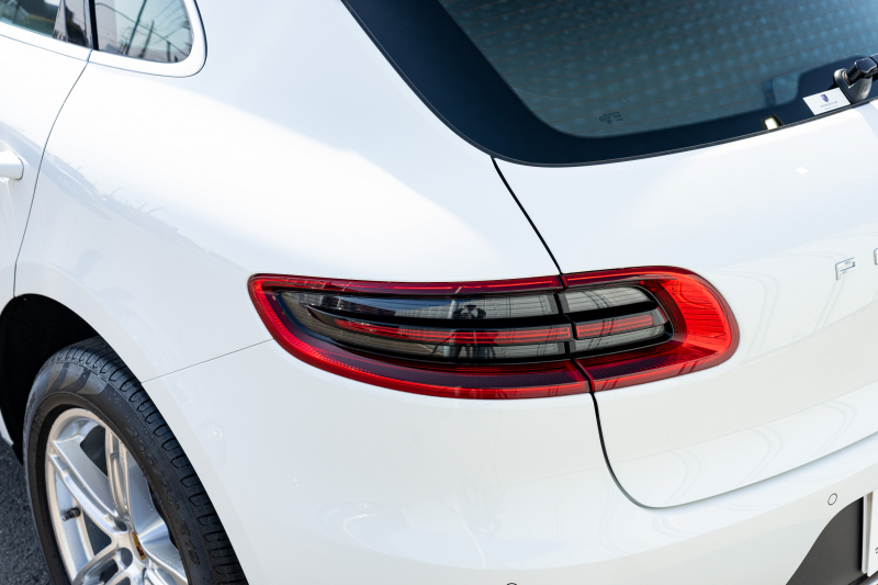 ポルシェ マカン ﾍﾞｰｽｸﾞﾚｰﾄﾞ　2017年ﾓﾃﾞﾙ ｱｹﾞｰﾄｸﾞﾚｰﾊｰﾌﾚｻﾞｰｼｰﾄ PCMﾅﾋﾞ ﾊﾟｰｸｱｼｽﾄ TPM ｸﾙｰｽﾞｺﾝﾄﾛｰﾙ ﾙｰﾌﾚｰﾙ ｵｰﾄﾃｰﾙｹﾞｰﾄ LDW ｶﾗｰｸﾚｽﾄｷｬｯﾌﾟ ﾏｶﾝﾀｰﾎﾞ19ｲﾝﾁAW　2年保証