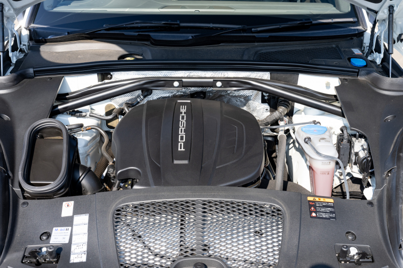 ポルシェ マカン ﾍﾞｰｽｸﾞﾚｰﾄﾞ　2017年ﾓﾃﾞﾙ ｱｹﾞｰﾄｸﾞﾚｰﾊｰﾌﾚｻﾞｰｼｰﾄ PCMﾅﾋﾞ ﾊﾟｰｸｱｼｽﾄ TPM ｸﾙｰｽﾞｺﾝﾄﾛｰﾙ ﾙｰﾌﾚｰﾙ ｵｰﾄﾃｰﾙｹﾞｰﾄ LDW ｶﾗｰｸﾚｽﾄｷｬｯﾌﾟ ﾏｶﾝﾀｰﾎﾞ19ｲﾝﾁAW　2年保証