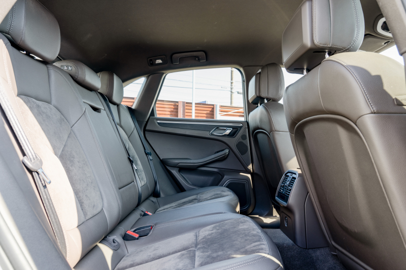 ポルシェ マカン ﾍﾞｰｽｸﾞﾚｰﾄﾞ　2017年ﾓﾃﾞﾙ ｱｹﾞｰﾄｸﾞﾚｰﾊｰﾌﾚｻﾞｰｼｰﾄ PCMﾅﾋﾞ ﾊﾟｰｸｱｼｽﾄ TPM ｸﾙｰｽﾞｺﾝﾄﾛｰﾙ ﾙｰﾌﾚｰﾙ ｵｰﾄﾃｰﾙｹﾞｰﾄ LDW ｶﾗｰｸﾚｽﾄｷｬｯﾌﾟ ﾏｶﾝﾀｰﾎﾞ19ｲﾝﾁAW　2年保証