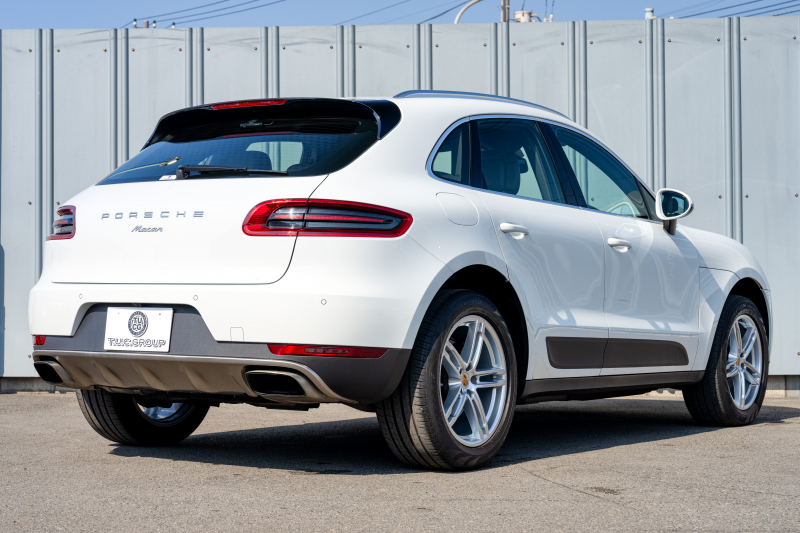 ポルシェ マカン ﾍﾞｰｽｸﾞﾚｰﾄﾞ　2017年ﾓﾃﾞﾙ ｱｹﾞｰﾄｸﾞﾚｰﾊｰﾌﾚｻﾞｰｼｰﾄ PCMﾅﾋﾞ ﾊﾟｰｸｱｼｽﾄ TPM ｸﾙｰｽﾞｺﾝﾄﾛｰﾙ ﾙｰﾌﾚｰﾙ ｵｰﾄﾃｰﾙｹﾞｰﾄ LDW ｶﾗｰｸﾚｽﾄｷｬｯﾌﾟ ﾏｶﾝﾀｰﾎﾞ19ｲﾝﾁAW　2年保証