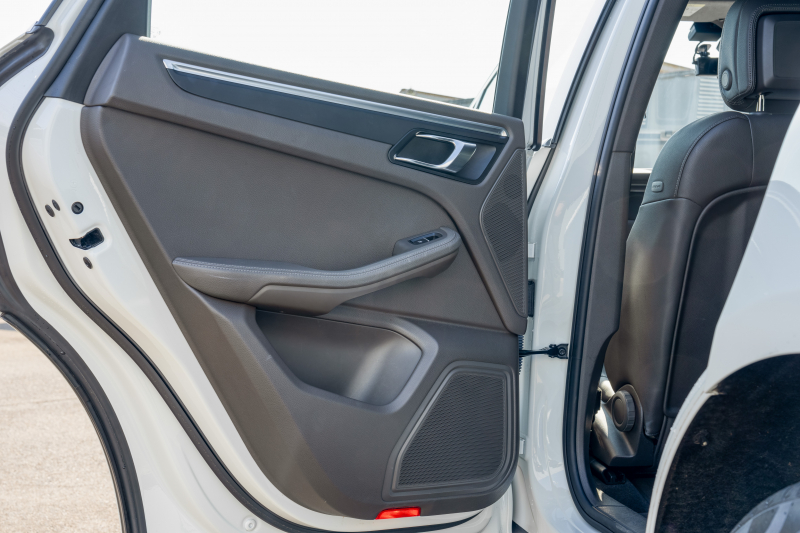 ポルシェ マカン ﾍﾞｰｽｸﾞﾚｰﾄﾞ　2017年ﾓﾃﾞﾙ ｱｹﾞｰﾄｸﾞﾚｰﾊｰﾌﾚｻﾞｰｼｰﾄ PCMﾅﾋﾞ ﾊﾟｰｸｱｼｽﾄ TPM ｸﾙｰｽﾞｺﾝﾄﾛｰﾙ ﾙｰﾌﾚｰﾙ ｵｰﾄﾃｰﾙｹﾞｰﾄ LDW ｶﾗｰｸﾚｽﾄｷｬｯﾌﾟ ﾏｶﾝﾀｰﾎﾞ19ｲﾝﾁAW　2年保証