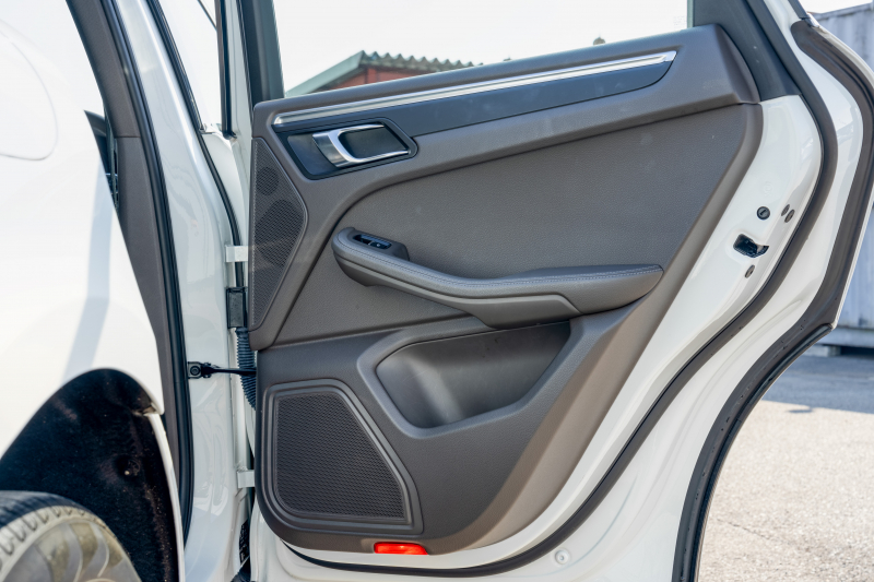 ポルシェ マカン ﾍﾞｰｽｸﾞﾚｰﾄﾞ　2017年ﾓﾃﾞﾙ ｱｹﾞｰﾄｸﾞﾚｰﾊｰﾌﾚｻﾞｰｼｰﾄ PCMﾅﾋﾞ ﾊﾟｰｸｱｼｽﾄ TPM ｸﾙｰｽﾞｺﾝﾄﾛｰﾙ ﾙｰﾌﾚｰﾙ ｵｰﾄﾃｰﾙｹﾞｰﾄ LDW ｶﾗｰｸﾚｽﾄｷｬｯﾌﾟ ﾏｶﾝﾀｰﾎﾞ19ｲﾝﾁAW　2年保証