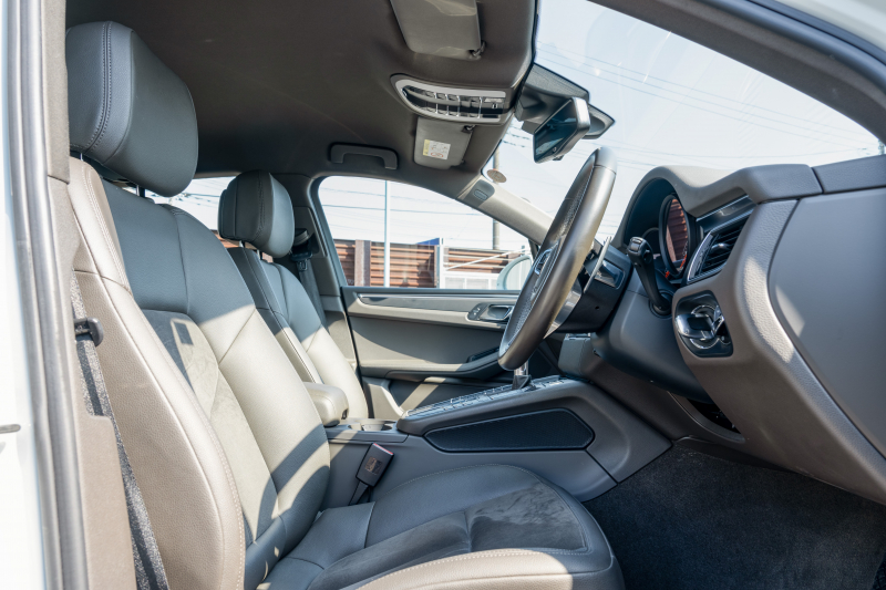 ポルシェ マカン ﾍﾞｰｽｸﾞﾚｰﾄﾞ　2017年ﾓﾃﾞﾙ ｱｹﾞｰﾄｸﾞﾚｰﾊｰﾌﾚｻﾞｰｼｰﾄ PCMﾅﾋﾞ ﾊﾟｰｸｱｼｽﾄ TPM ｸﾙｰｽﾞｺﾝﾄﾛｰﾙ ﾙｰﾌﾚｰﾙ ｵｰﾄﾃｰﾙｹﾞｰﾄ LDW ｶﾗｰｸﾚｽﾄｷｬｯﾌﾟ ﾏｶﾝﾀｰﾎﾞ19ｲﾝﾁAW　2年保証