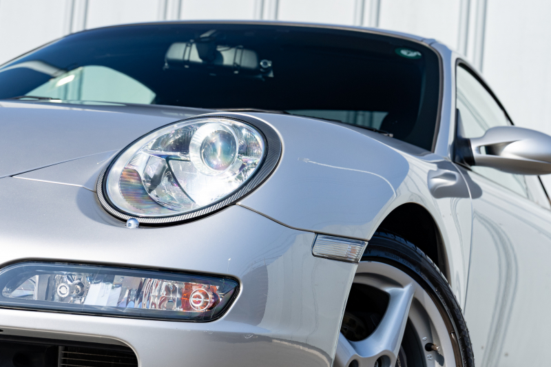 ポルシェ 911(Type997) ｶﾚﾗ　ﾌﾞﾗｯｸﾚｻﾞｰｼｰﾄ ｱﾙｶﾝﾀｰﾗﾙｰﾌﾗｲﾅｰ ｶﾛｯﾂｪﾘｱﾅﾋﾞ ﾌﾙｾｸﾞTV ｵｰﾄｴｱｺﾝ PSM ｷｾﾉﾝﾗｲﾄ F/Rﾌｫｸﾞ ｶﾚﾗ18ｲﾝﾁAW　2年保証