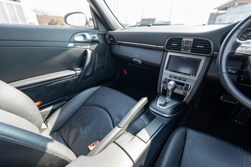 ポルシェ 911(Type997) ｶﾚﾗ　ﾌﾞﾗｯｸﾚｻﾞｰｼｰﾄ ｱﾙｶﾝﾀｰﾗﾙｰﾌﾗｲﾅｰ ｶﾛｯﾂｪﾘｱﾅﾋﾞ ﾌﾙｾｸﾞTV ｵｰﾄｴｱｺﾝ PSM ｷｾﾉﾝﾗｲﾄ F/Rﾌｫｸﾞ ｶﾚﾗ18ｲﾝﾁAW　2年保証