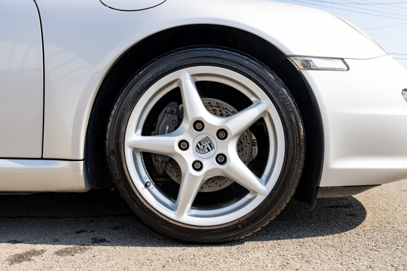 ポルシェ 911(Type997) ｶﾚﾗ　ﾌﾞﾗｯｸﾚｻﾞｰｼｰﾄ ｱﾙｶﾝﾀｰﾗﾙｰﾌﾗｲﾅｰ ｶﾛｯﾂｪﾘｱﾅﾋﾞ ﾌﾙｾｸﾞTV ｵｰﾄｴｱｺﾝ PSM ｷｾﾉﾝﾗｲﾄ F/Rﾌｫｸﾞ ｶﾚﾗ18ｲﾝﾁAW　2年保証