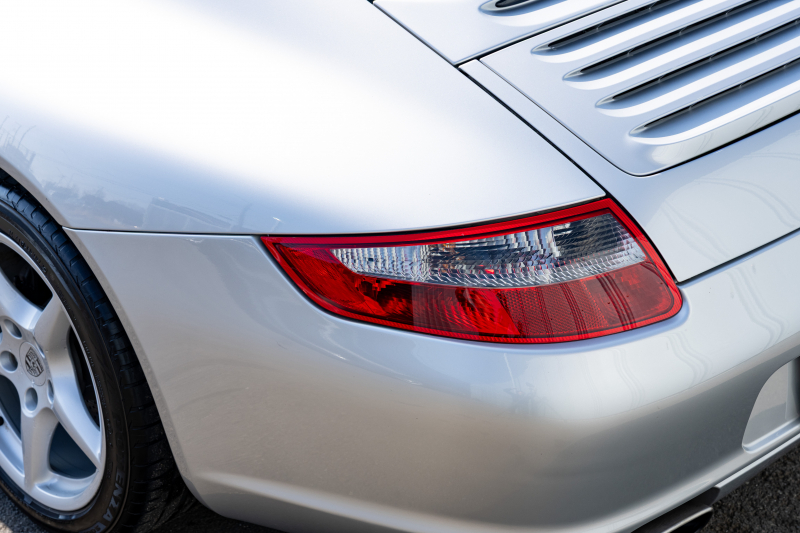 ポルシェ 911(Type997) ｶﾚﾗ　ﾌﾞﾗｯｸﾚｻﾞｰｼｰﾄ ｱﾙｶﾝﾀｰﾗﾙｰﾌﾗｲﾅｰ ｶﾛｯﾂｪﾘｱﾅﾋﾞ ﾌﾙｾｸﾞTV ｵｰﾄｴｱｺﾝ PSM ｷｾﾉﾝﾗｲﾄ F/Rﾌｫｸﾞ ｶﾚﾗ18ｲﾝﾁAW　2年保証