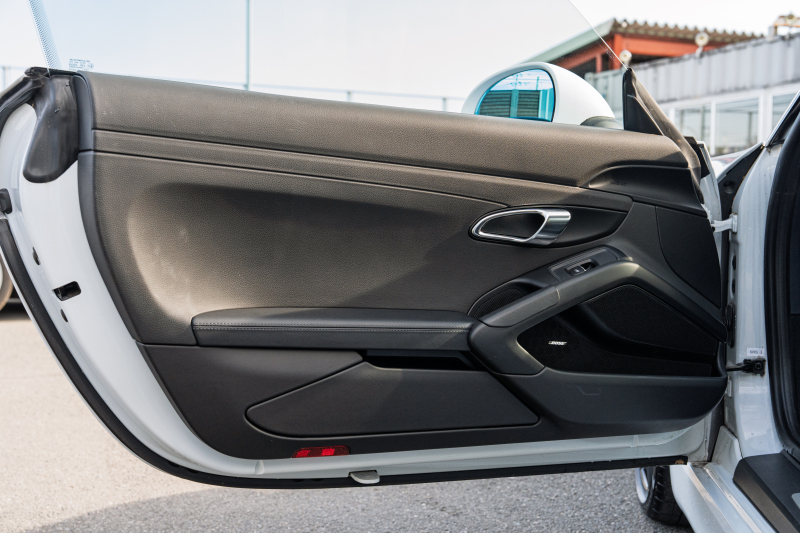 ポルシェ ケイマン(Type981) S ｽﾎﾟｰﾂｸﾛﾉPKG　2016年ﾓﾃﾞﾙ ﾌﾞﾗｯｸﾚｻﾞｰｼｰﾄ ｼｰﾄﾋｰﾀｰ ﾅﾋﾞTV ｽﾎﾟｰﾂﾃﾞｻﾞｲﾝｽﾃｱ PDLS BOSE ﾃｨﾝﾃｯﾄﾞﾙｯｸﾃｰﾙ TPM ｶﾚﾗS20ｲﾝﾁAW　2年保証