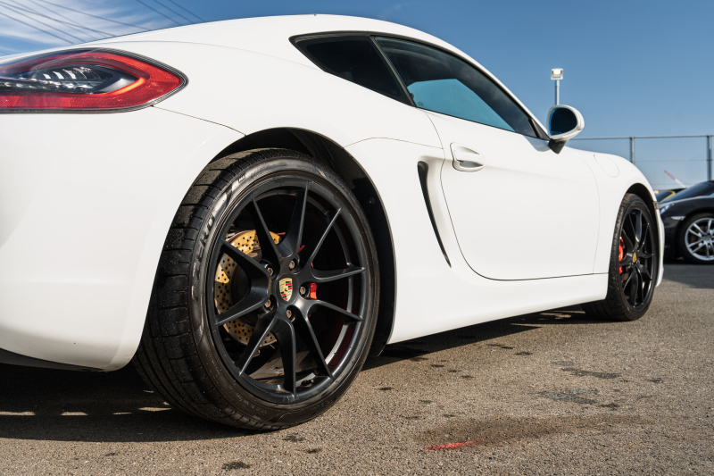 ポルシェ ケイマン(Type981) S ｽﾎﾟｰﾂｸﾛﾉPKG　2016年ﾓﾃﾞﾙ ﾌﾞﾗｯｸﾚｻﾞｰｼｰﾄ ｼｰﾄﾋｰﾀｰ ﾅﾋﾞTV ｽﾎﾟｰﾂﾃﾞｻﾞｲﾝｽﾃｱ PDLS BOSE ﾃｨﾝﾃｯﾄﾞﾙｯｸﾃｰﾙ TPM ｶﾚﾗS20ｲﾝﾁAW　2年保証