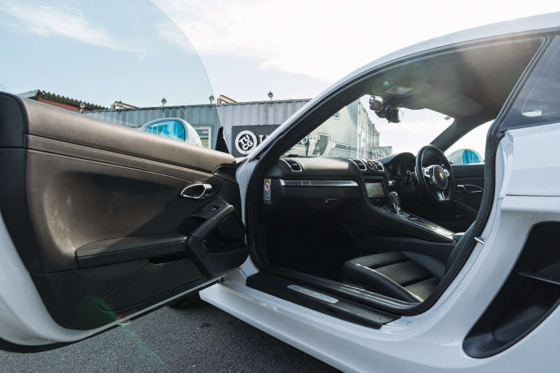 ポルシェ ケイマン(Type981) S ｽﾎﾟｰﾂｸﾛﾉPKG　2016年ﾓﾃﾞﾙ ﾌﾞﾗｯｸﾚｻﾞｰｼｰﾄ ｼｰﾄﾋｰﾀｰ ﾅﾋﾞTV ｽﾎﾟｰﾂﾃﾞｻﾞｲﾝｽﾃｱ PDLS BOSE ﾃｨﾝﾃｯﾄﾞﾙｯｸﾃｰﾙ TPM ｶﾚﾗS20ｲﾝﾁAW　2年保証