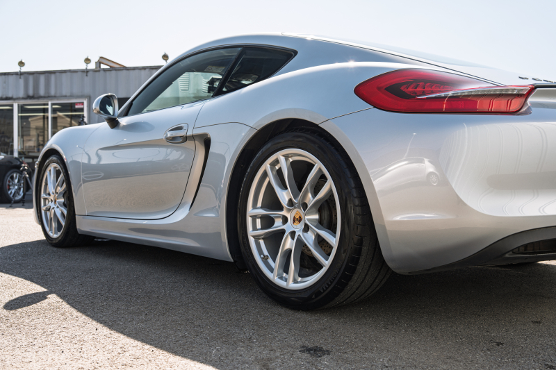 ポルシェ ケイマン(Type981) ﾍﾞｰｽｸﾞﾚｰﾄﾞ ｽﾎﾟｰﾂｸﾛﾉPKG　ﾌﾞﾗｯｸﾚｻﾞｰｼｰﾄ ｼｰﾄﾋｰﾀｰ ﾅﾋﾞTV ｽﾎﾟｰﾂﾃﾞｻﾞｲﾝｽﾃｱﾘﾝｸﾞ PDLS BOSE ｽﾎﾟｰﾂｼｬｰｼ ﾎﾞｸｽﾀｰS19ｲﾝﾁAW　2年保証