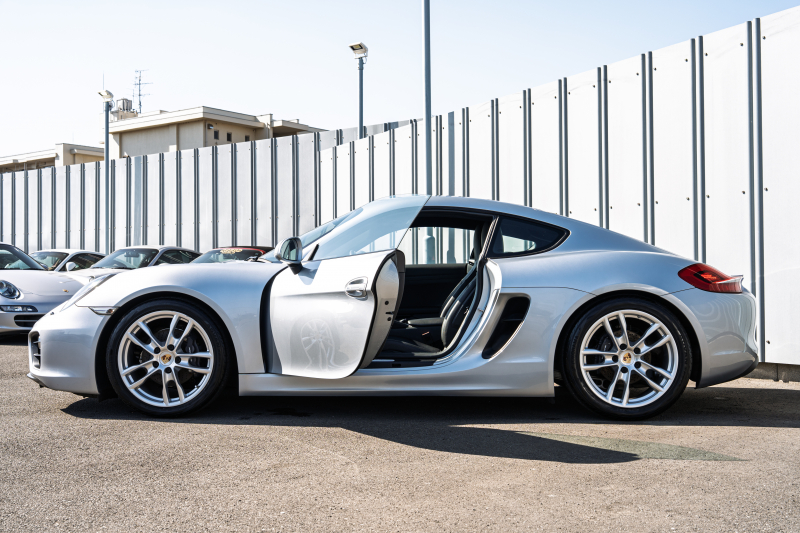 ポルシェ ケイマン(Type981) ﾍﾞｰｽｸﾞﾚｰﾄﾞ ｽﾎﾟｰﾂｸﾛﾉPKG　ﾌﾞﾗｯｸﾚｻﾞｰｼｰﾄ ｼｰﾄﾋｰﾀｰ ﾅﾋﾞTV ｽﾎﾟｰﾂﾃﾞｻﾞｲﾝｽﾃｱﾘﾝｸﾞ PDLS BOSE ｽﾎﾟｰﾂｼｬｰｼ ﾎﾞｸｽﾀｰS19ｲﾝﾁAW　2年保証